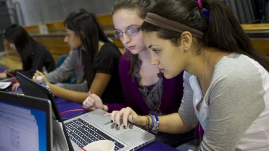 Students Collaborating on laptop